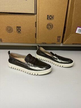 Vionic Uptown Loafer - metallic gold - size 10 wide